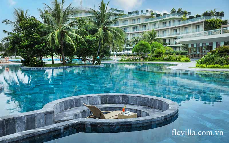 mát lạnh với bể bơi nước mặn flc